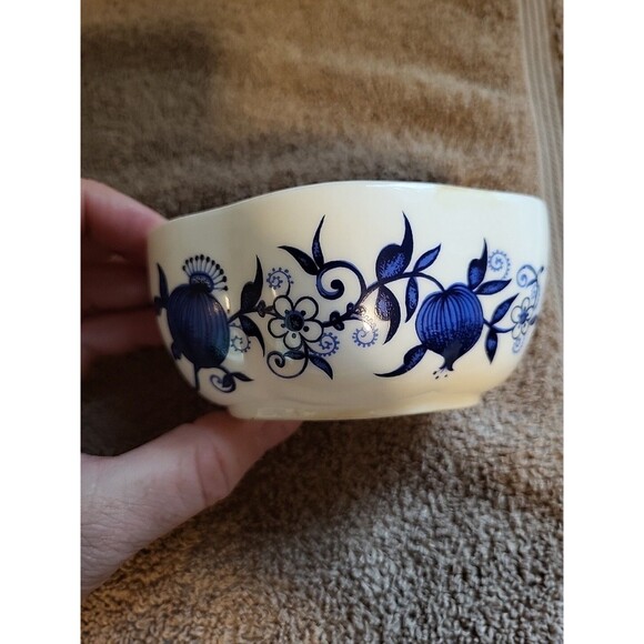 Vtge Vienna Woods MANN Porcelain Egg Blue Design china Trinket Box 5"x4" preown - Picture 13 of 16